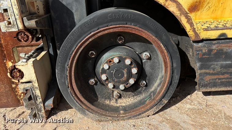 image for item EU4826 Hyster S50XM forklift