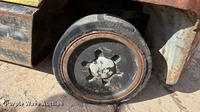 image for item EU4826 Hyster S50XM forklift