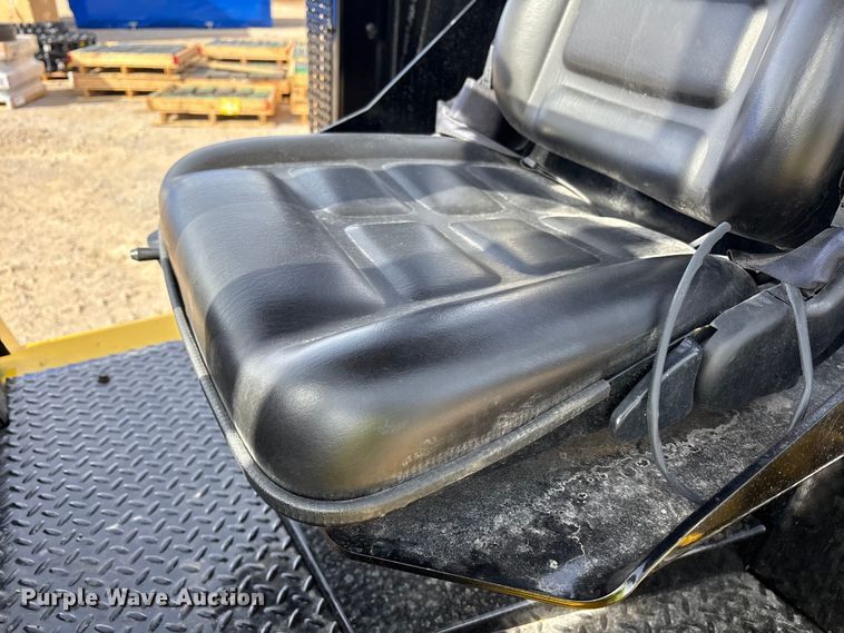 image for item EU4827 Yale GDP155CANPBV108 forklift