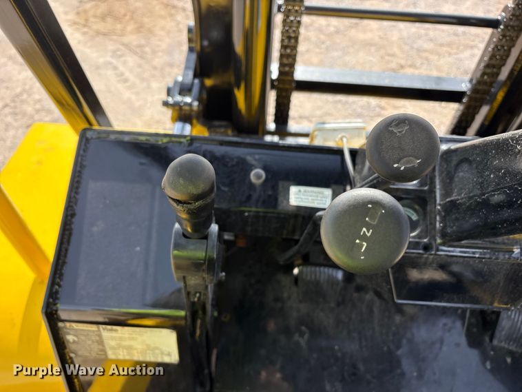 image for item EU4827 Yale GDP155CANPBV108 forklift