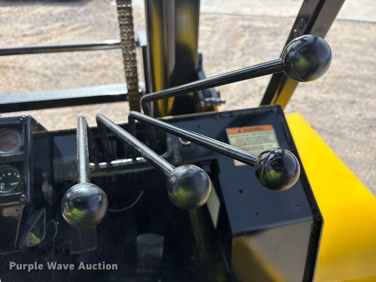 image for item EU4827 Yale GDP155CANPBV108 forklift