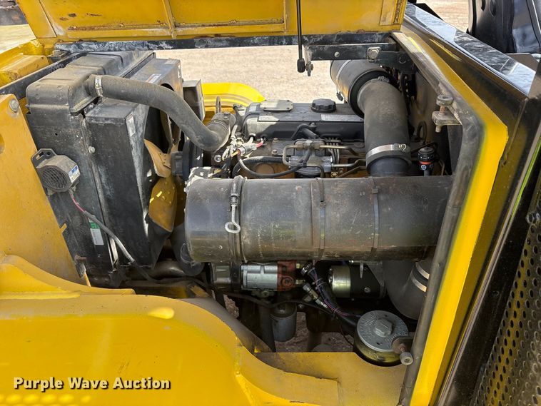 image for item EU4827 Yale GDP155CANPBV108 forklift