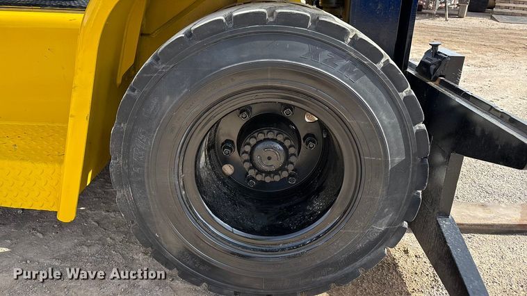 image for item EU4827 Yale GDP155CANPBV108 forklift