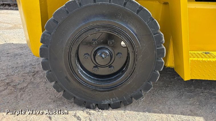 image for item EU4827 Yale GDP155CANPBV108 forklift