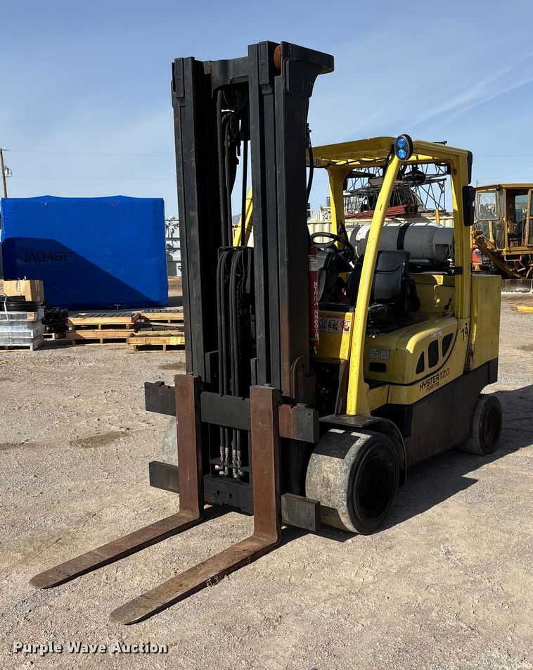 image for item EU4828 Hyster S120FT forklift