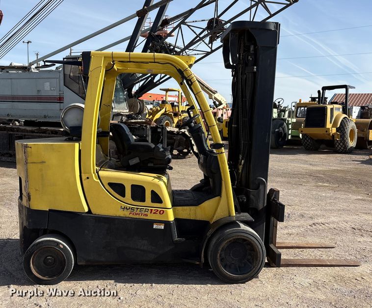 image for item EU4828 Hyster S120FT forklift