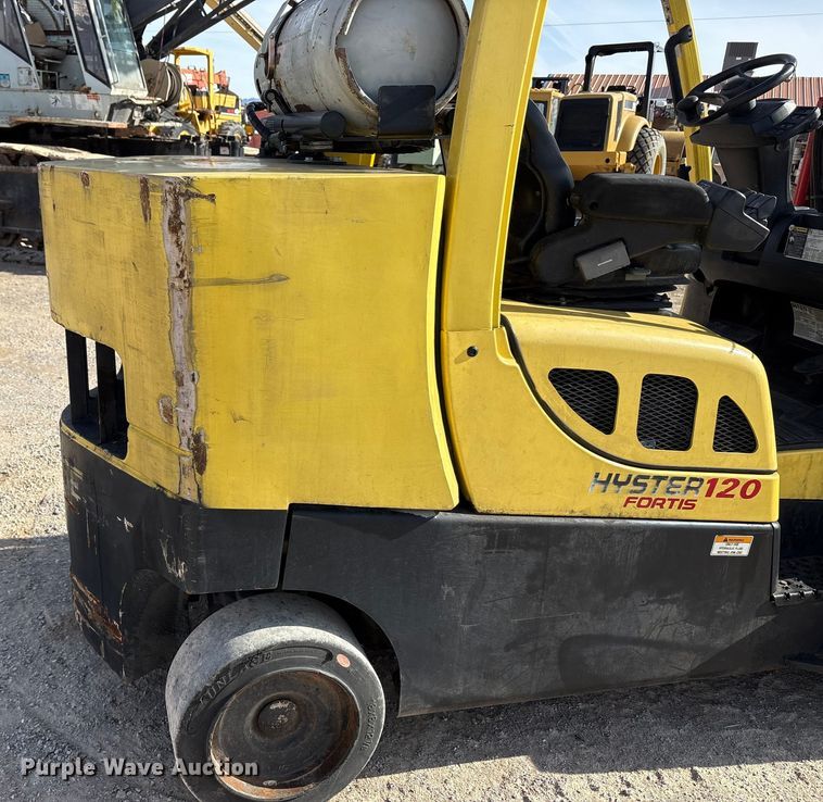 image for item EU4828 Hyster S120FT forklift