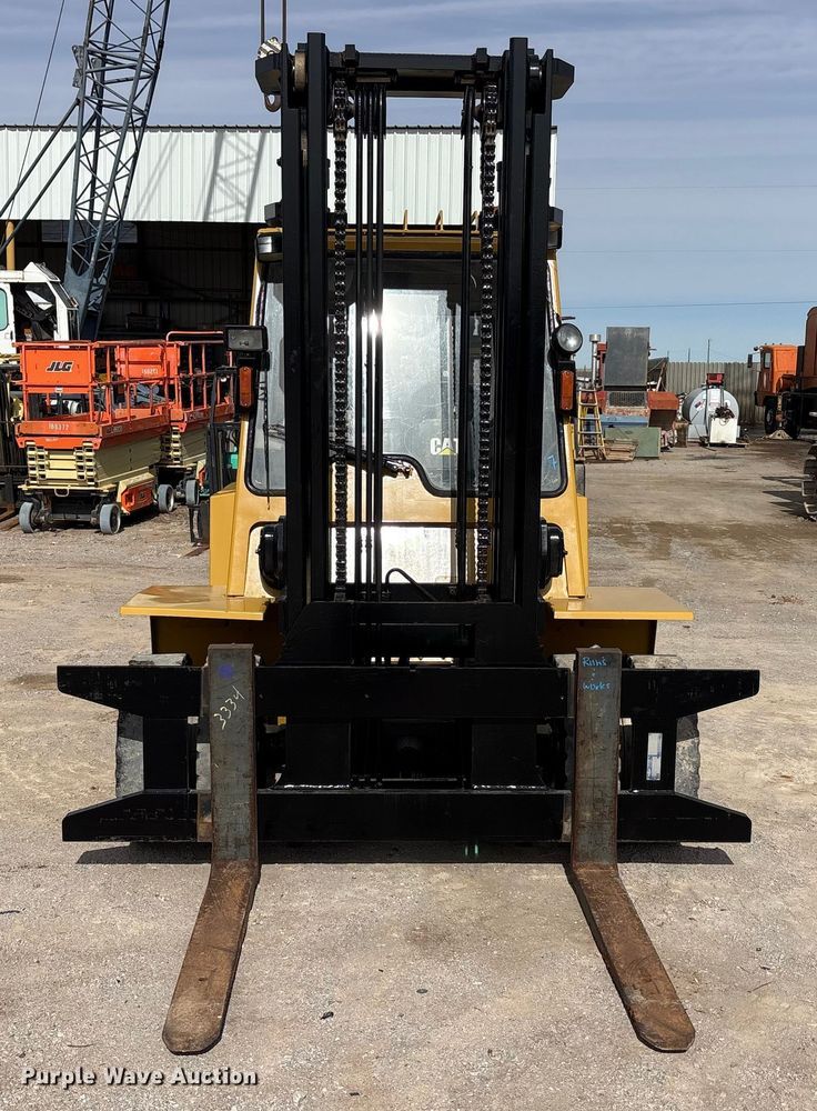 image for item EU4830 Caterpillar DP70 forklift