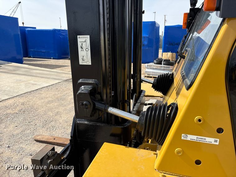 image for item EU4830 Caterpillar DP70 forklift