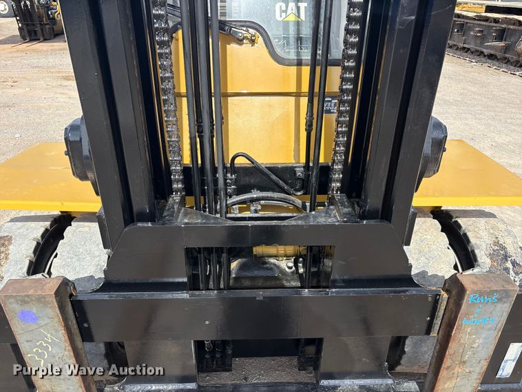 image for item EU4830 Caterpillar DP70 forklift