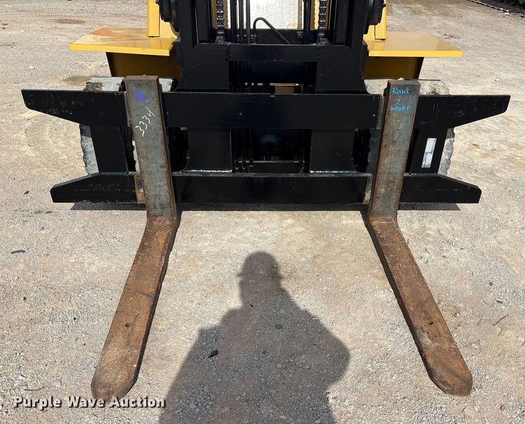 image for item EU4830 Caterpillar DP70 forklift