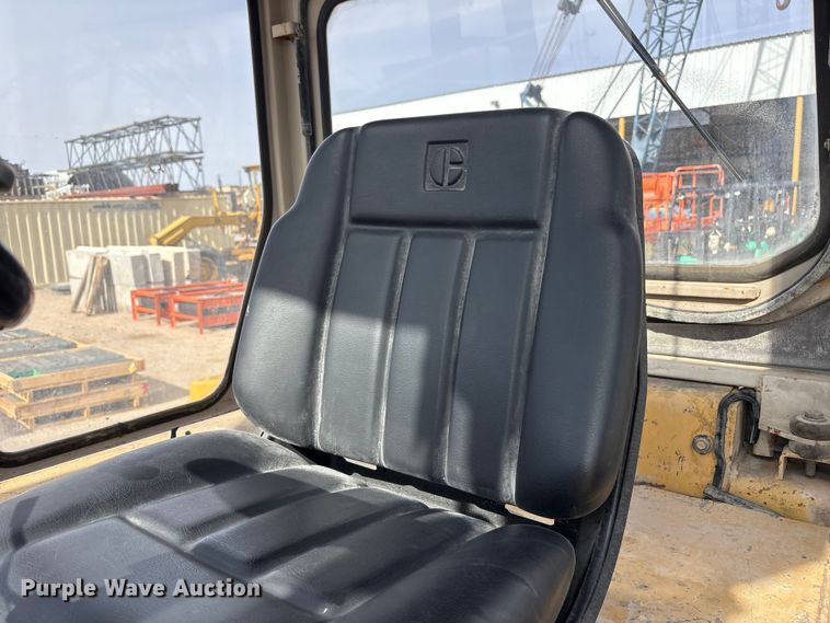 image for item EU4830 Caterpillar DP70 forklift