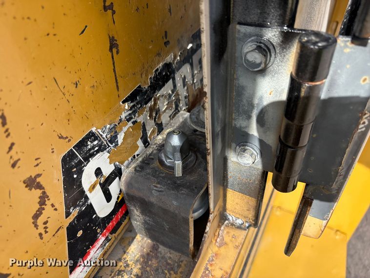 image for item EU4830 Caterpillar DP70 forklift