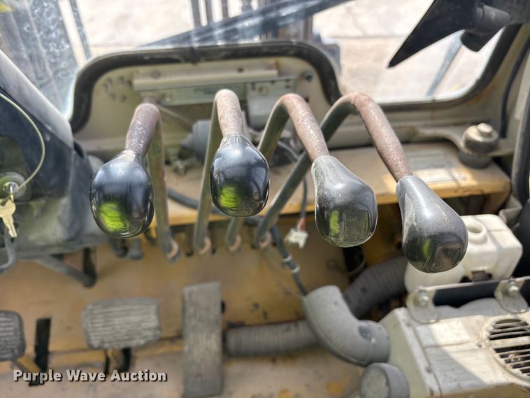 image for item EU4830 Caterpillar DP70 forklift