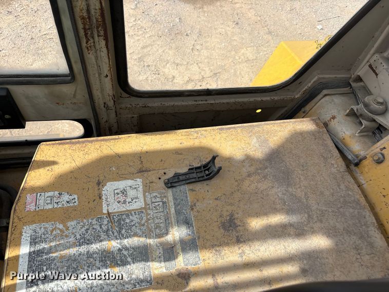 image for item EU4830 Caterpillar DP70 forklift