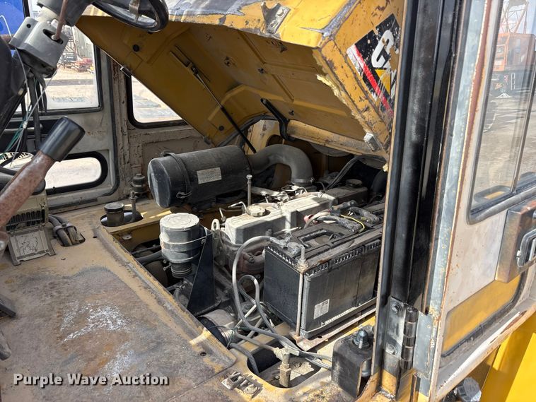 image for item EU4830 Caterpillar DP70 forklift