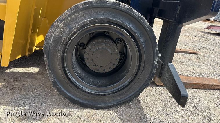 image for item EU4830 Caterpillar DP70 forklift