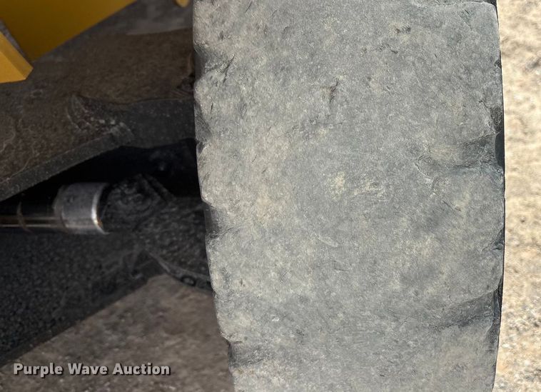 image for item EU4830 Caterpillar DP70 forklift