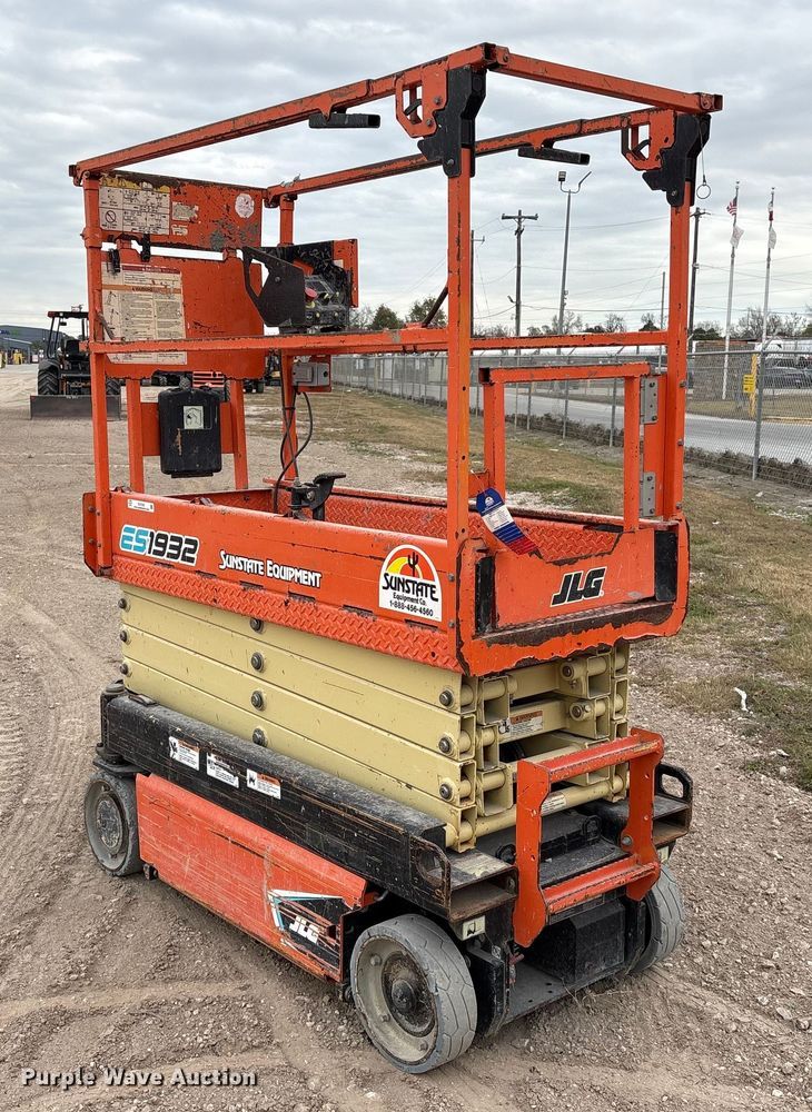 image for item EU7335 2020 JLG ES1932 scissor lift