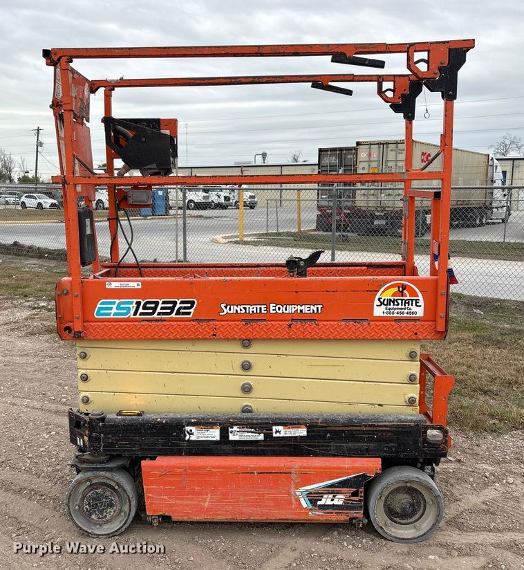 image for item EU7335 2020 JLG ES1932 scissor lift