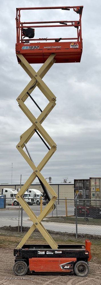 image for item EU7335 2020 JLG ES1932 scissor lift