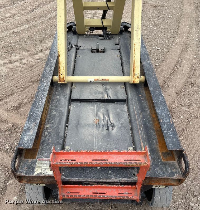 image for item EU7335 2020 JLG ES1932 scissor lift