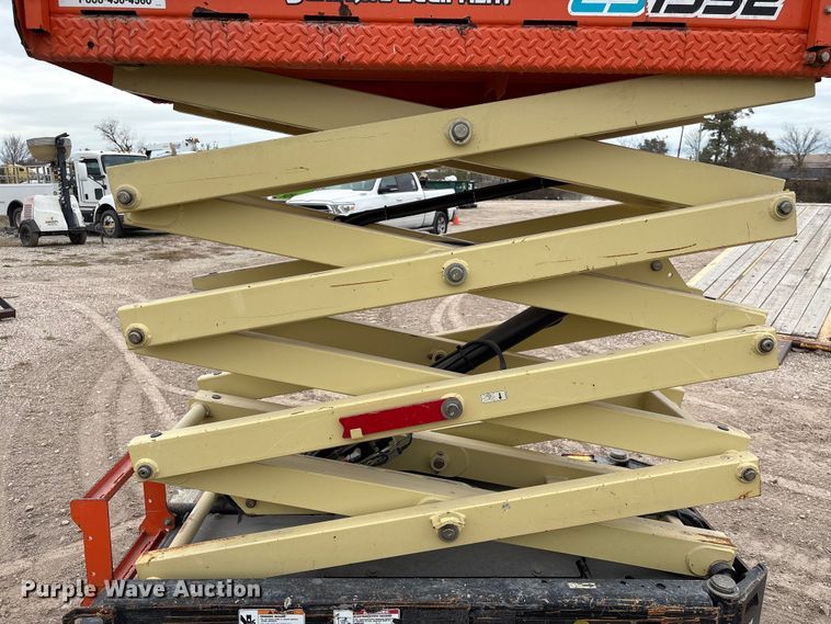 image for item EU7335 2020 JLG ES1932 scissor lift