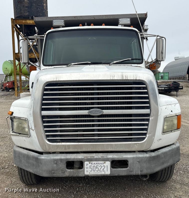 image for item EV2653 1991 Ford LTA9000 dump truck
