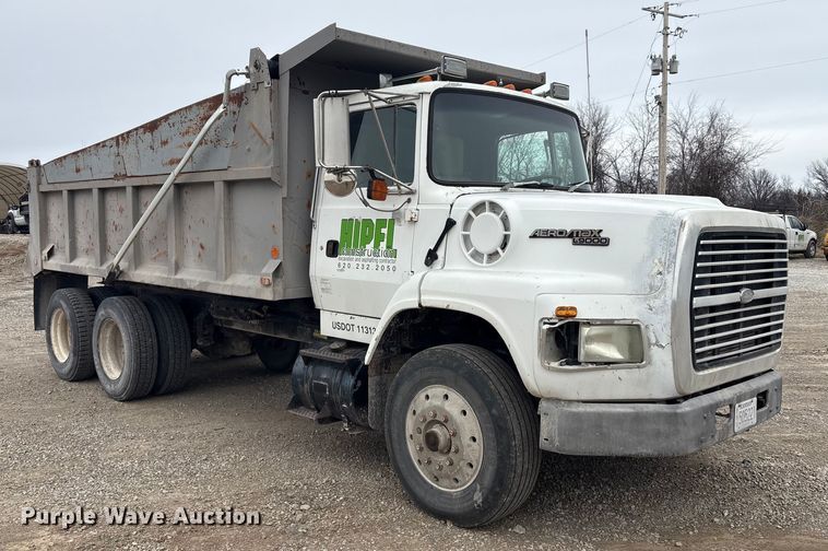 image for item EV2653 1991 Ford LTA9000 dump truck