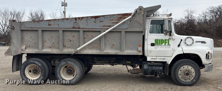 image for item EV2653 1991 Ford LTA9000 dump truck