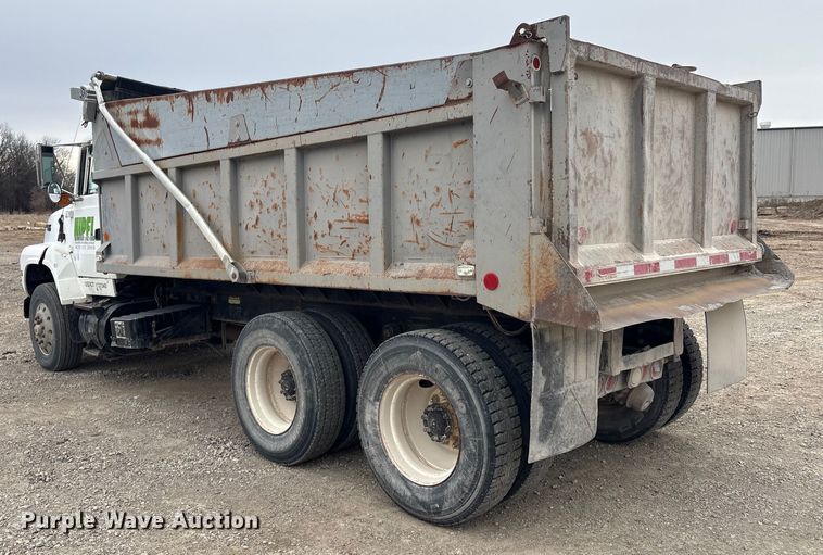 image for item EV2653 1991 Ford LTA9000 dump truck