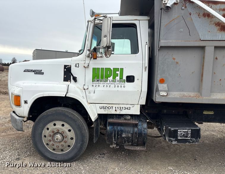 image for item EV2653 1991 Ford LTA9000 dump truck