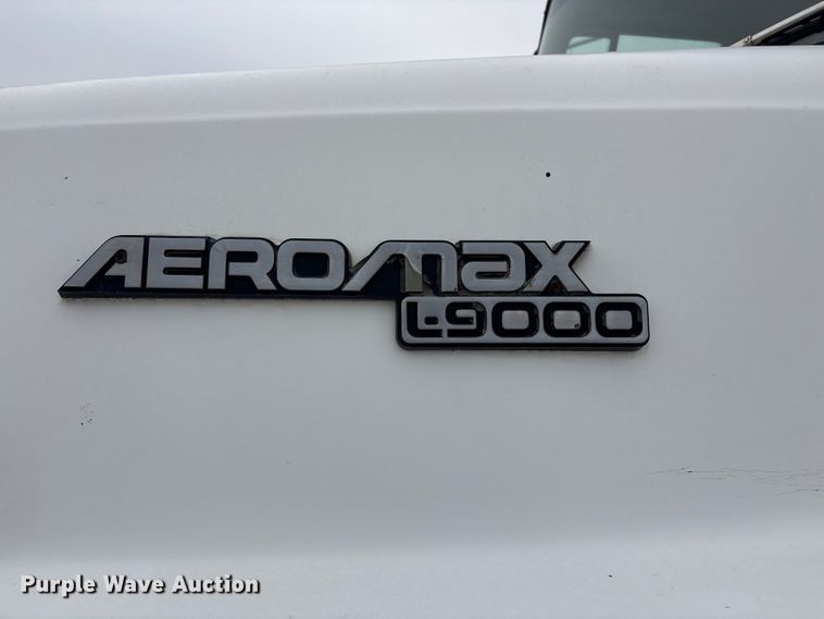 image for item EV2653 1991 Ford LTA9000 dump truck