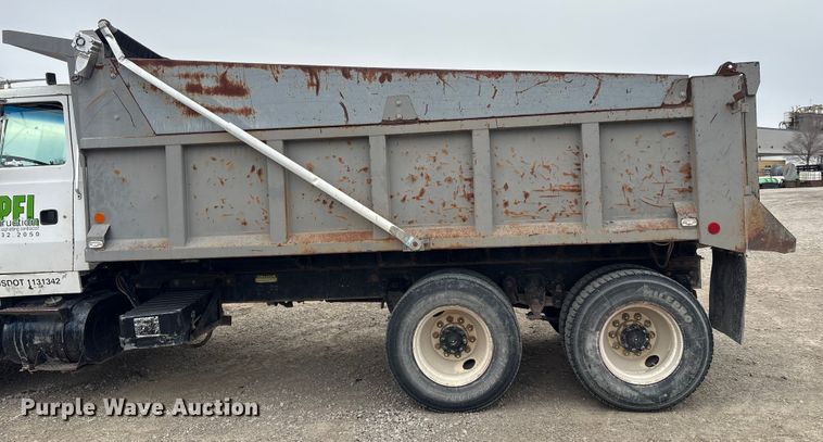 image for item EV2653 1991 Ford LTA9000 dump truck