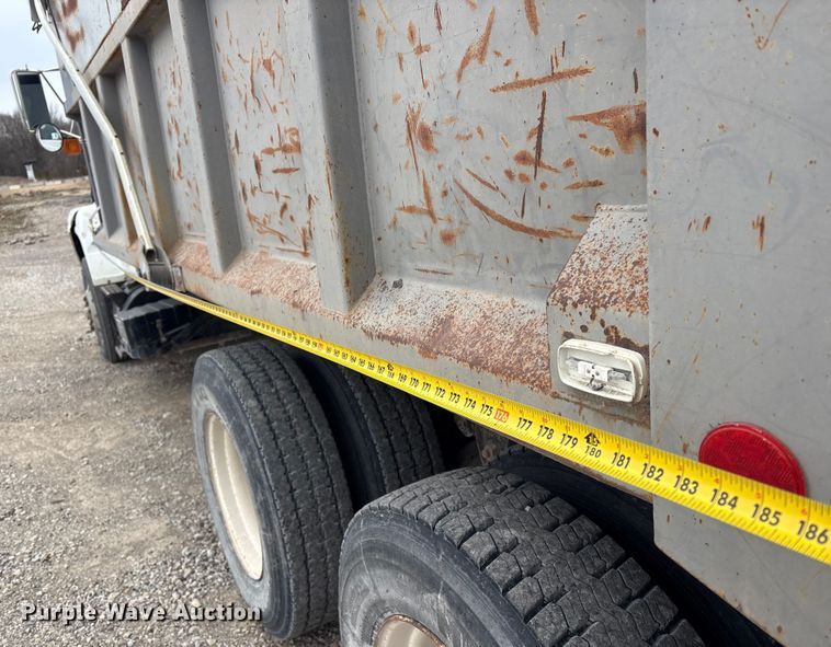 image for item EV2653 1991 Ford LTA9000 dump truck