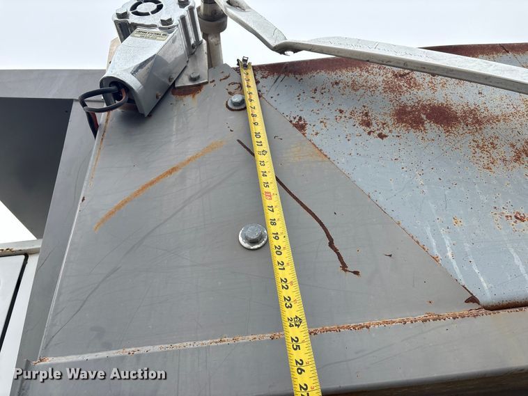 image for item EV2653 1991 Ford LTA9000 dump truck