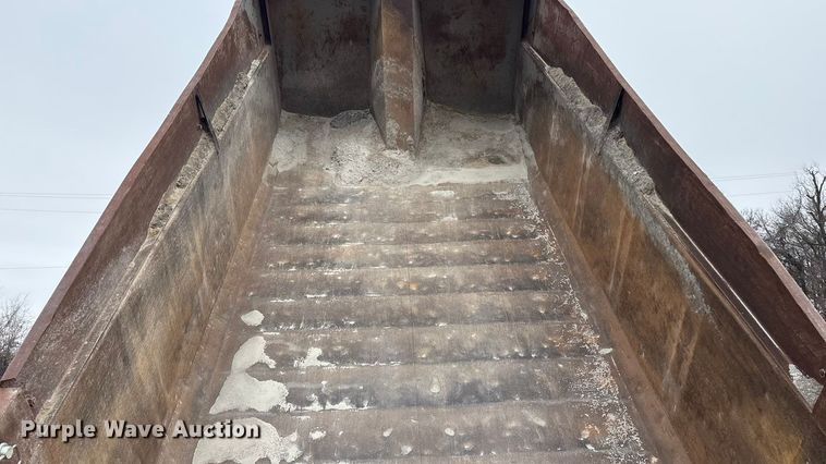 image for item EV2653 1991 Ford LTA9000 dump truck