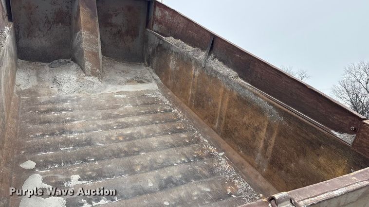 image for item EV2653 1991 Ford LTA9000 dump truck