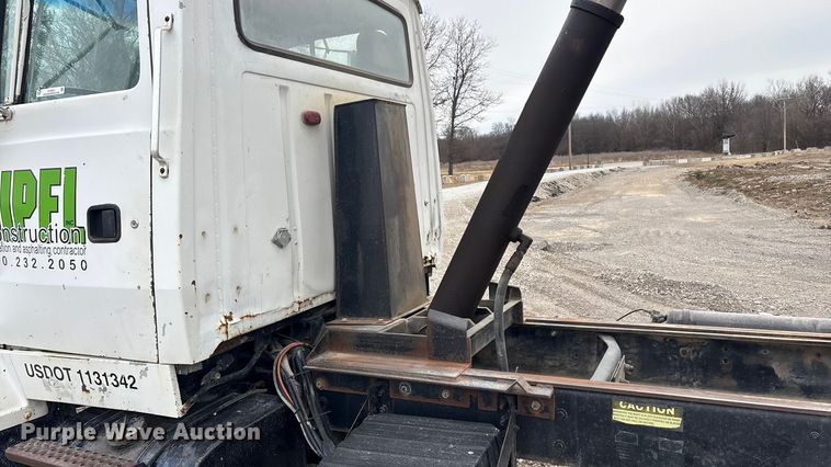 image for item EV2653 1991 Ford LTA9000 dump truck