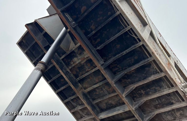 image for item EV2653 1991 Ford LTA9000 dump truck