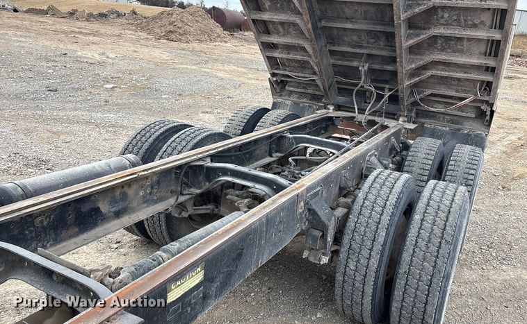 image for item EV2653 1991 Ford LTA9000 dump truck