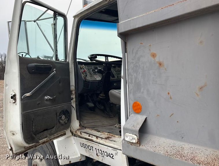 image for item EV2653 1991 Ford LTA9000 dump truck