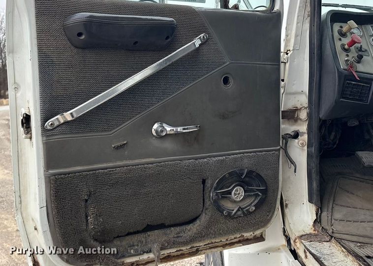 image for item EV2653 1991 Ford LTA9000 dump truck