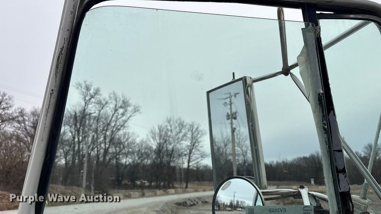 image for item EV2653 1991 Ford LTA9000 dump truck