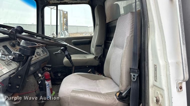 image for item EV2653 1991 Ford LTA9000 dump truck