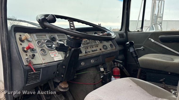 image for item EV2653 1991 Ford LTA9000 dump truck