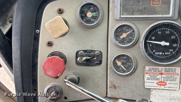 image for item EV2653 1991 Ford LTA9000 dump truck