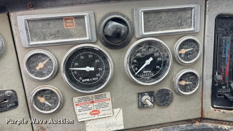 image for item EV2653 1991 Ford LTA9000 dump truck