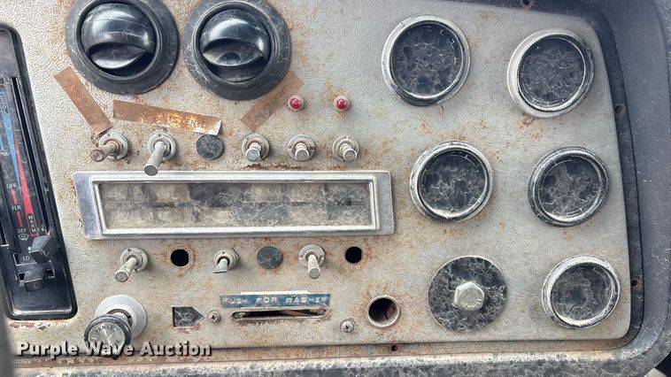 image for item EV2653 1991 Ford LTA9000 dump truck