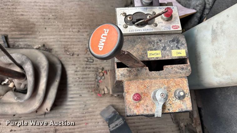 image for item EV2653 1991 Ford LTA9000 dump truck